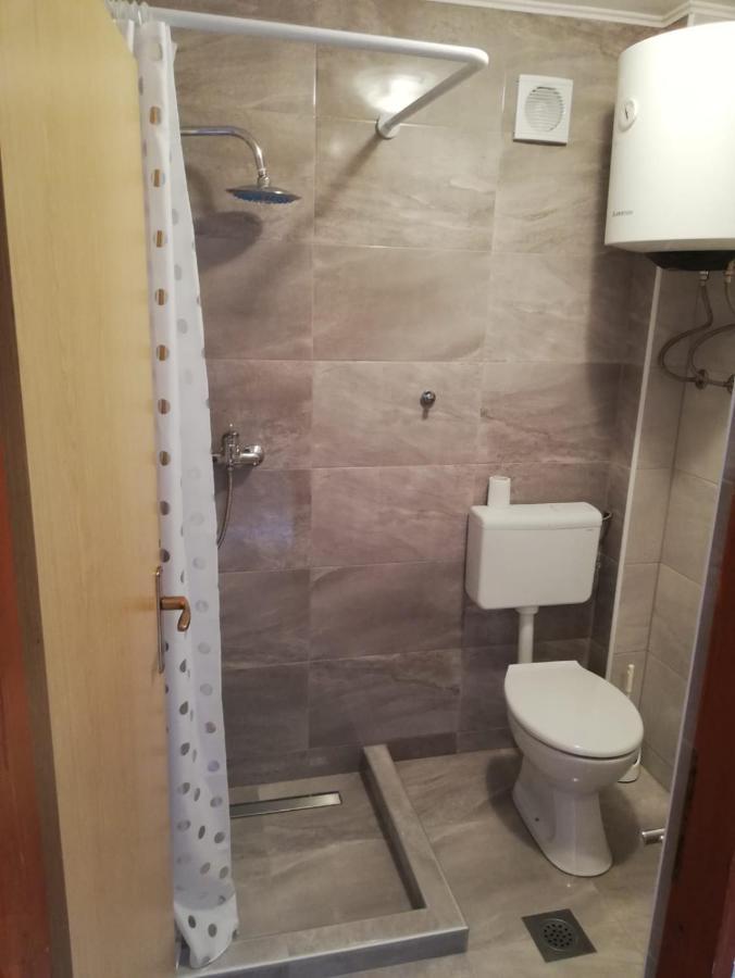 Ferienwohnung Leo Vir Exterior foto