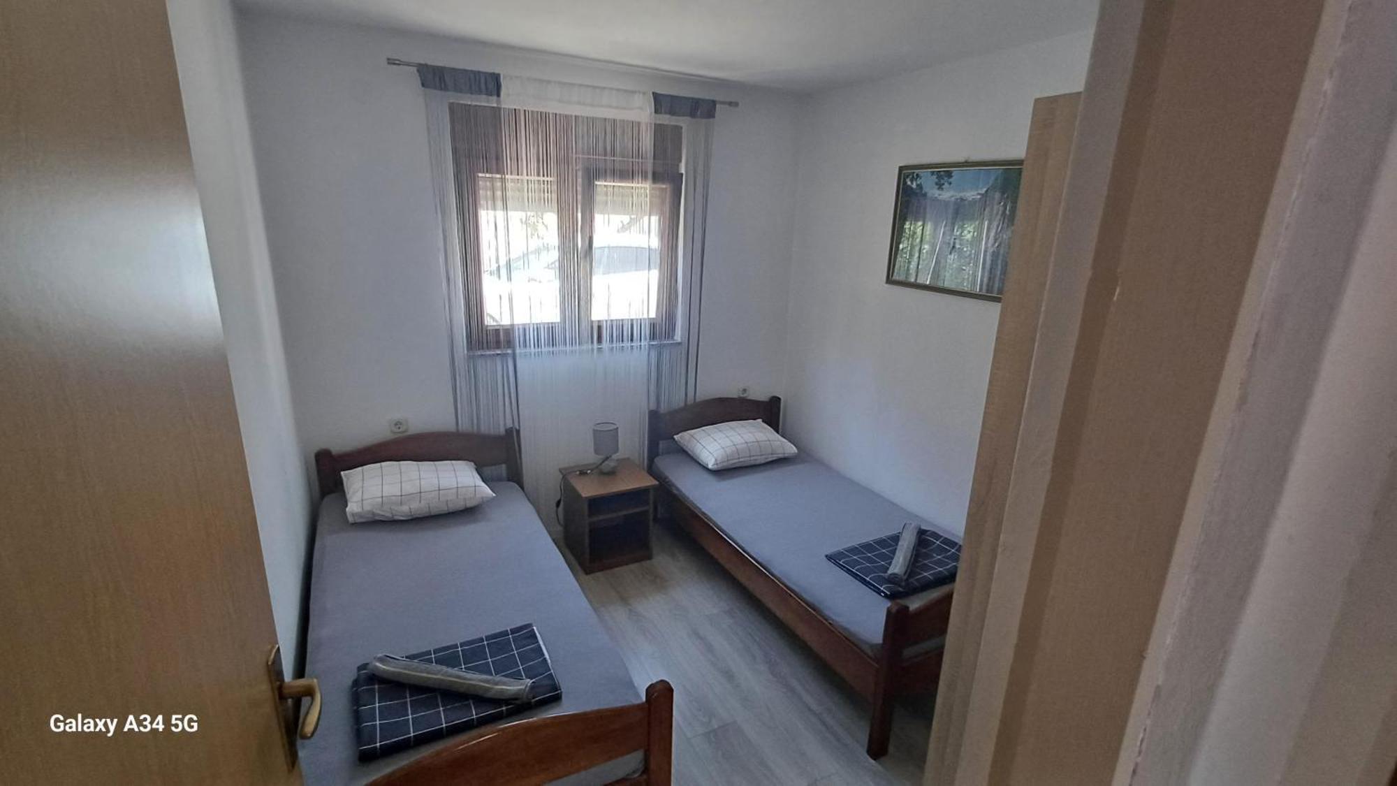 Ferienwohnung Leo Vir Exterior foto