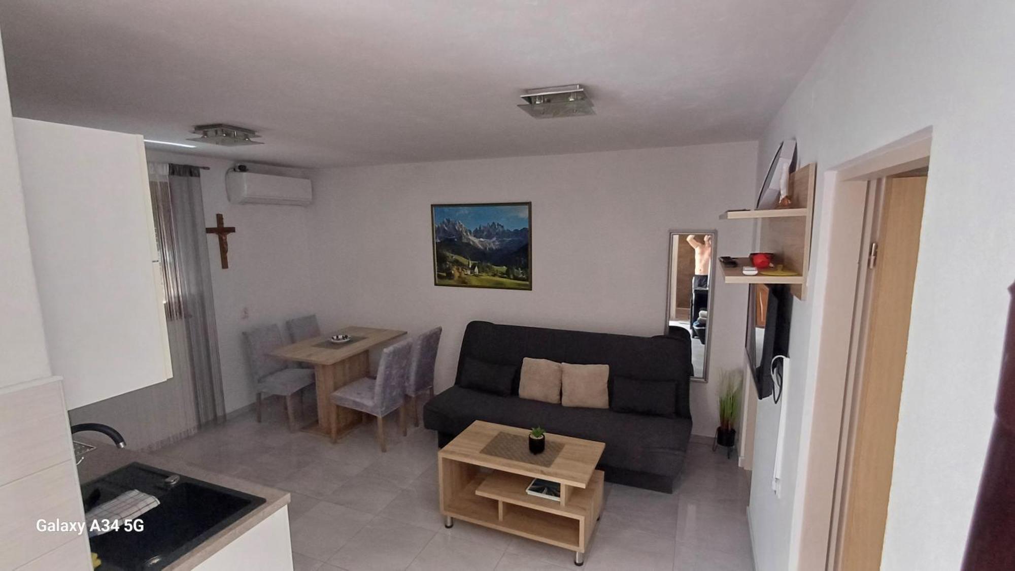 Ferienwohnung Leo Vir Exterior foto